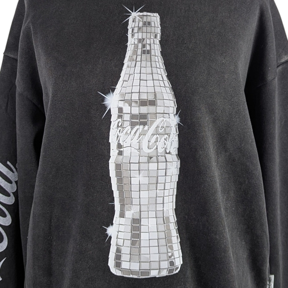The Laundry Room Coca Cola Disco Print Sweatshirt Thumbholes Black Snow M NWT - Picture 3 of 15